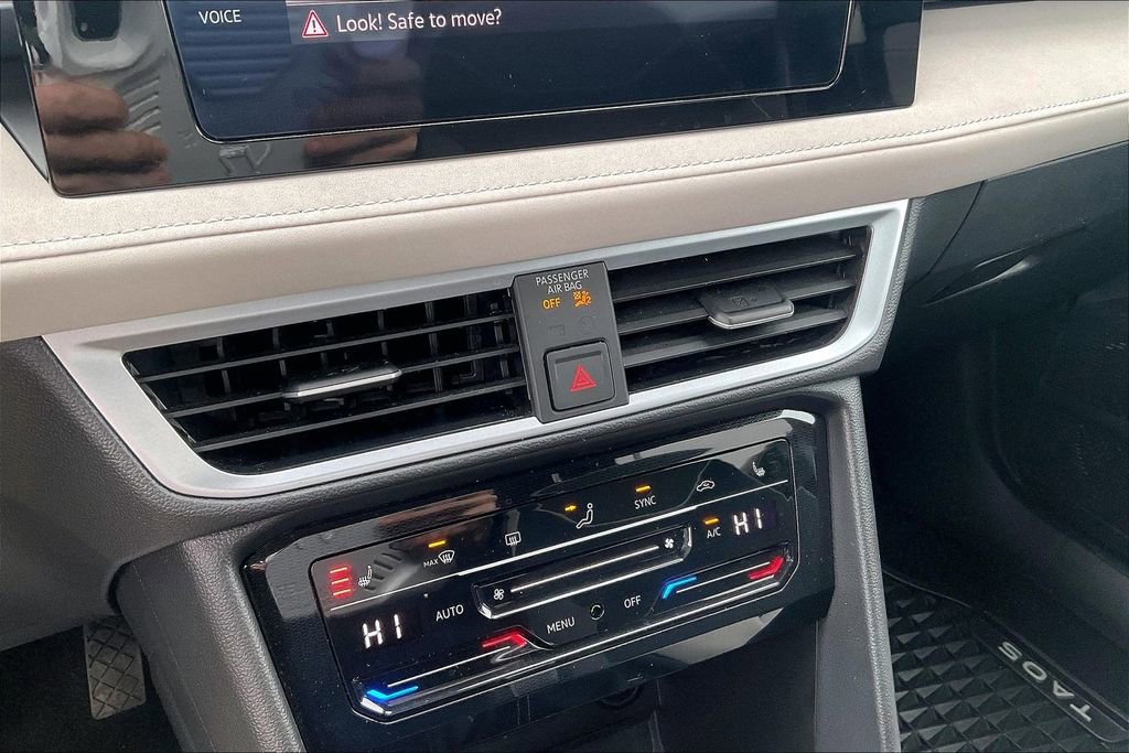 Used 2025 Volkswagen Taos SE image 18