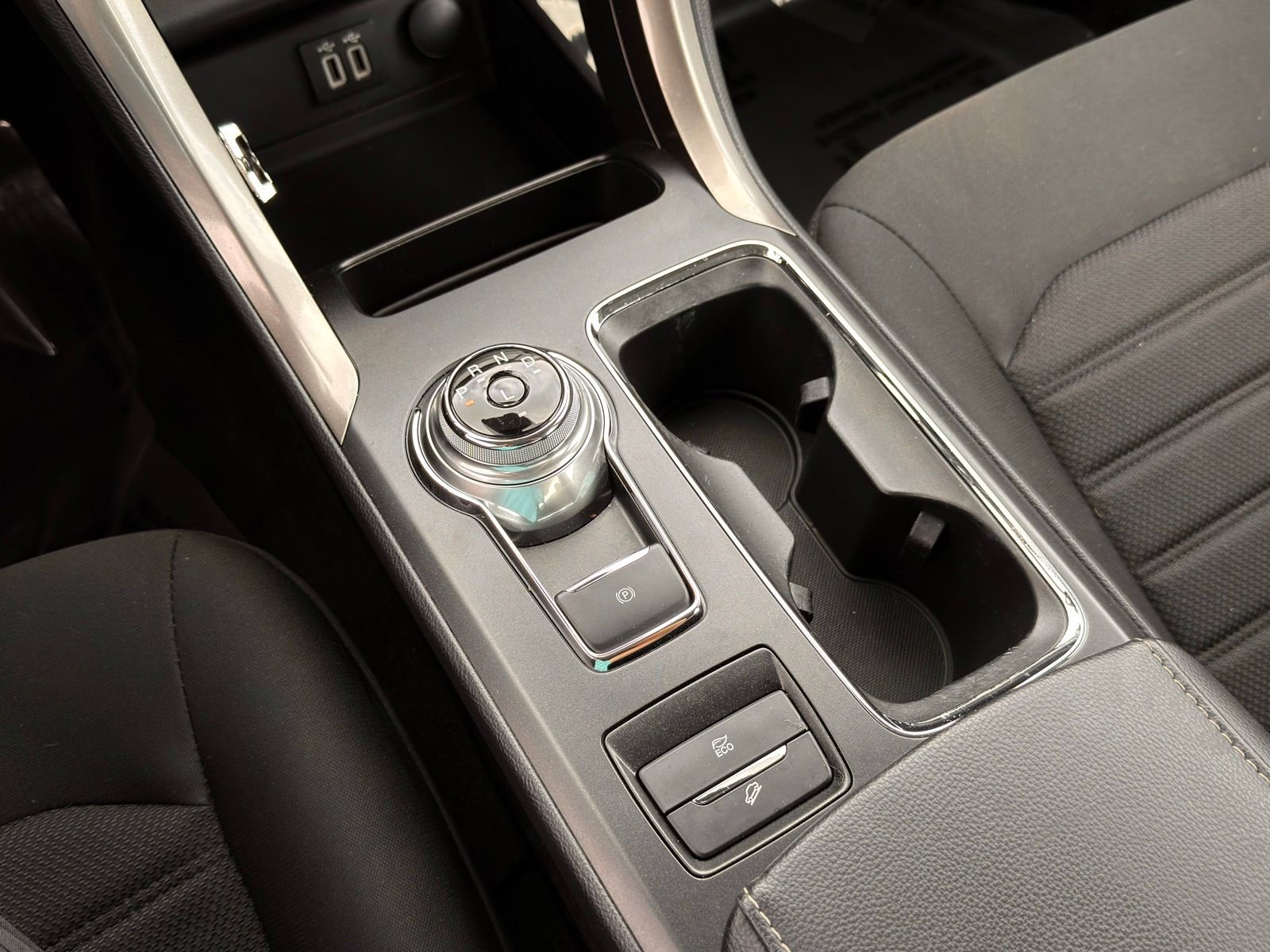 Used 2020 Ford Fusion SE FWD image 35