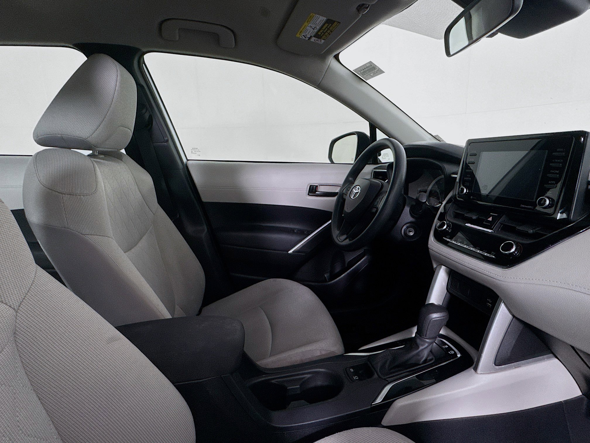 Used 2022 Toyota Corolla Cross L image 27