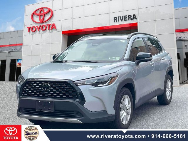 Certified 2025 Toyota Corolla Cross LE w/ Moonroof Package AWD/4WD image 4