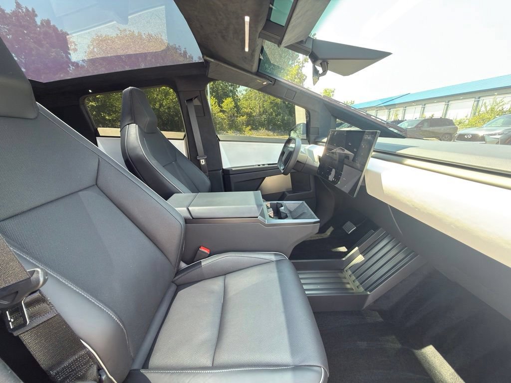 Used 2024 Tesla Cybertruck AWD Crew Cab image 11