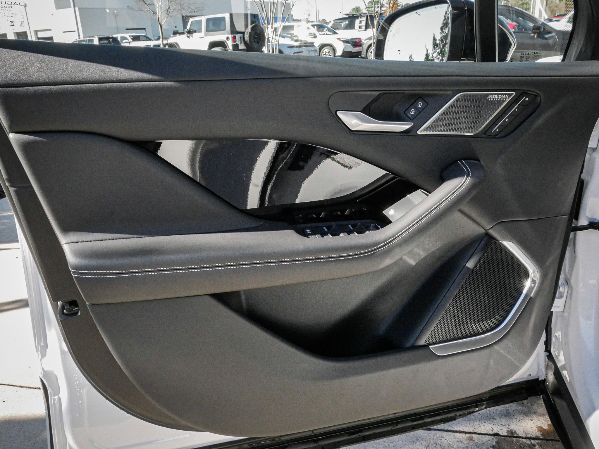 Used 2024 Jaguar I-PACE R-Dynamic HSE image 14