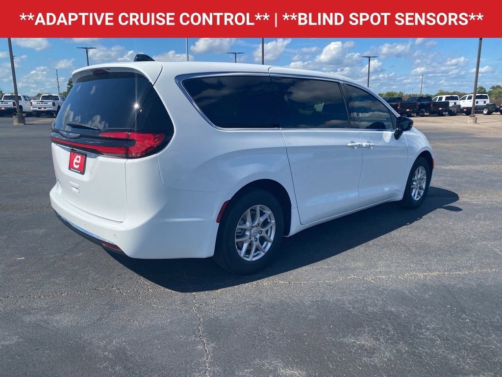 New 2026 Chrysler Pacifica Select FWD image 7