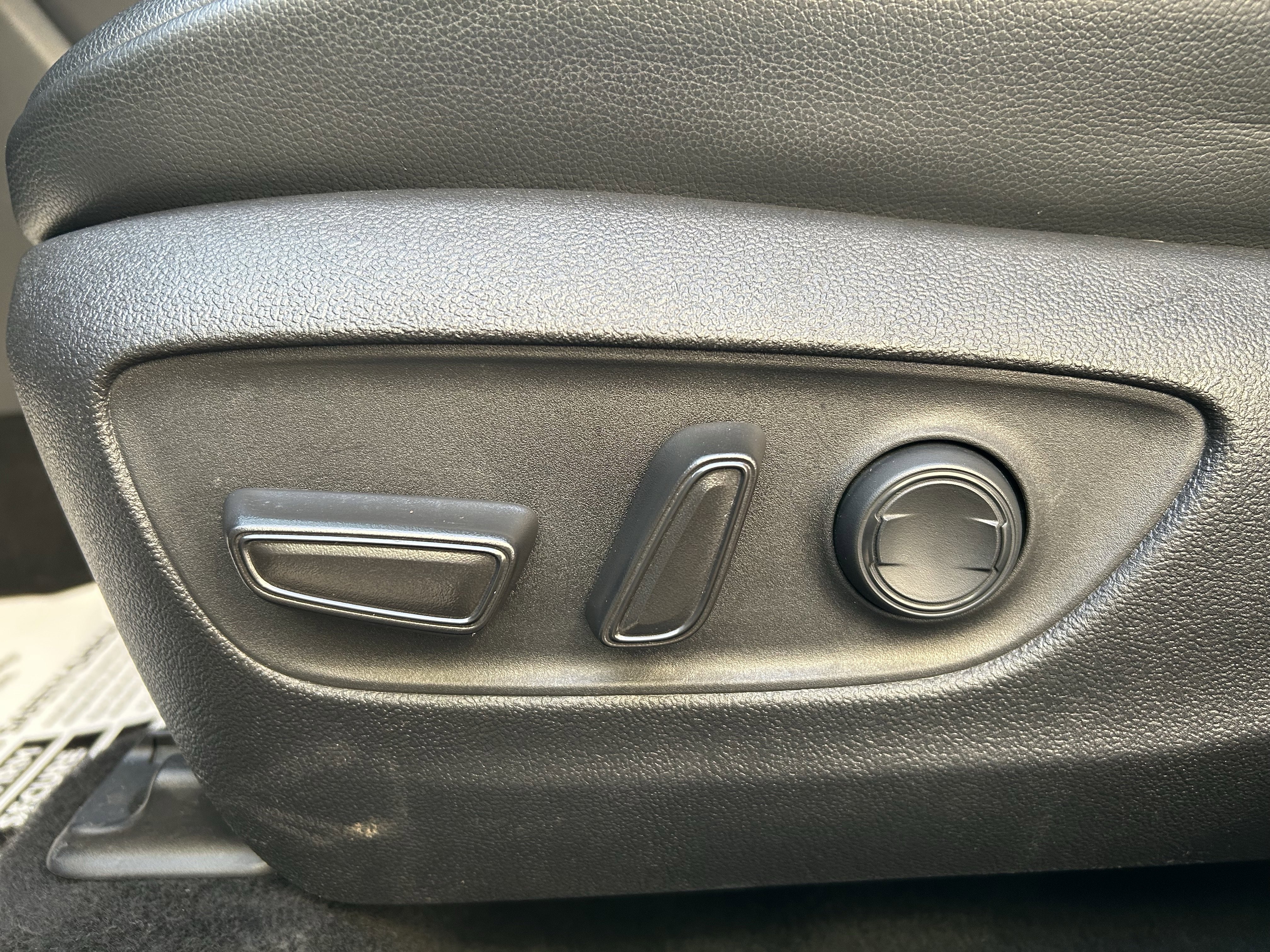 Used 2023 Toyota Highlander XLE image 14