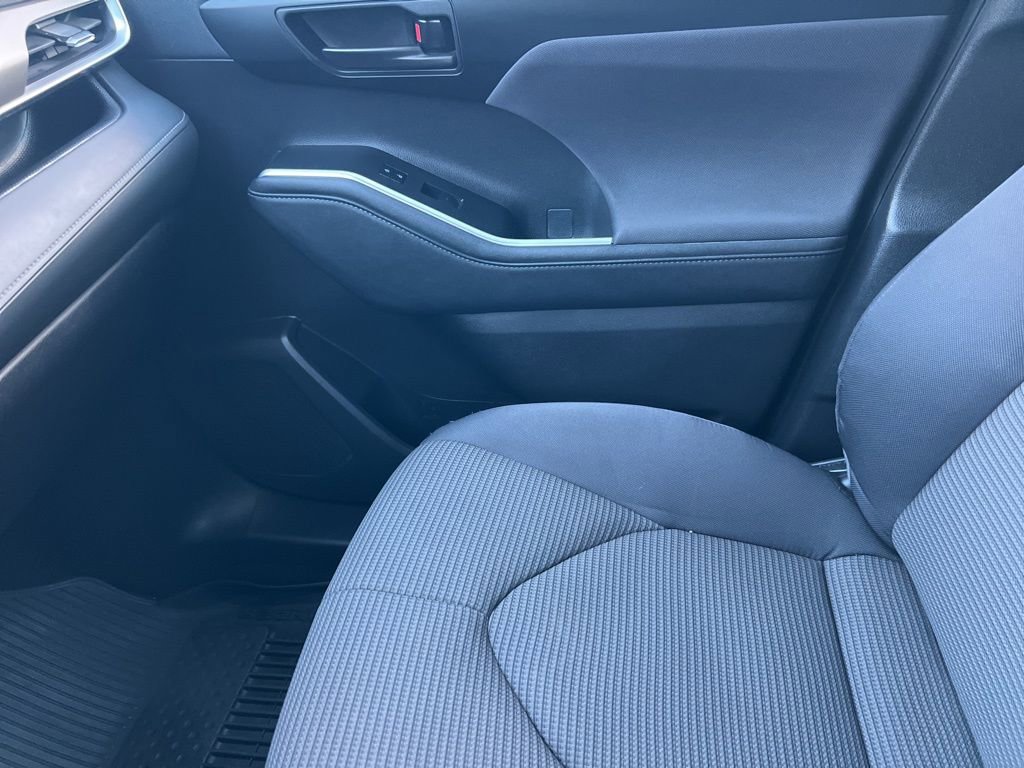 Used 2023 Toyota Highlander LE image 22