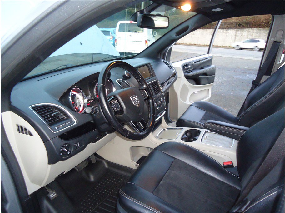 Used 2019 Dodge Grand Caravan SXT FWD image 24