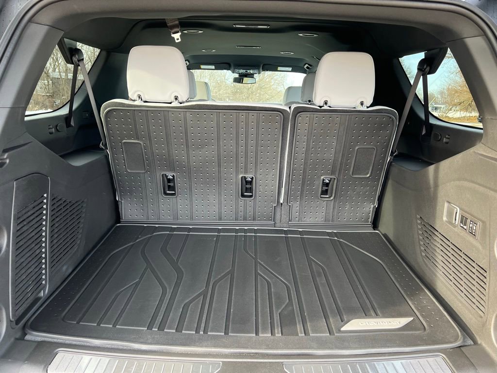 New 2026 Chevrolet Suburban Premier image 21