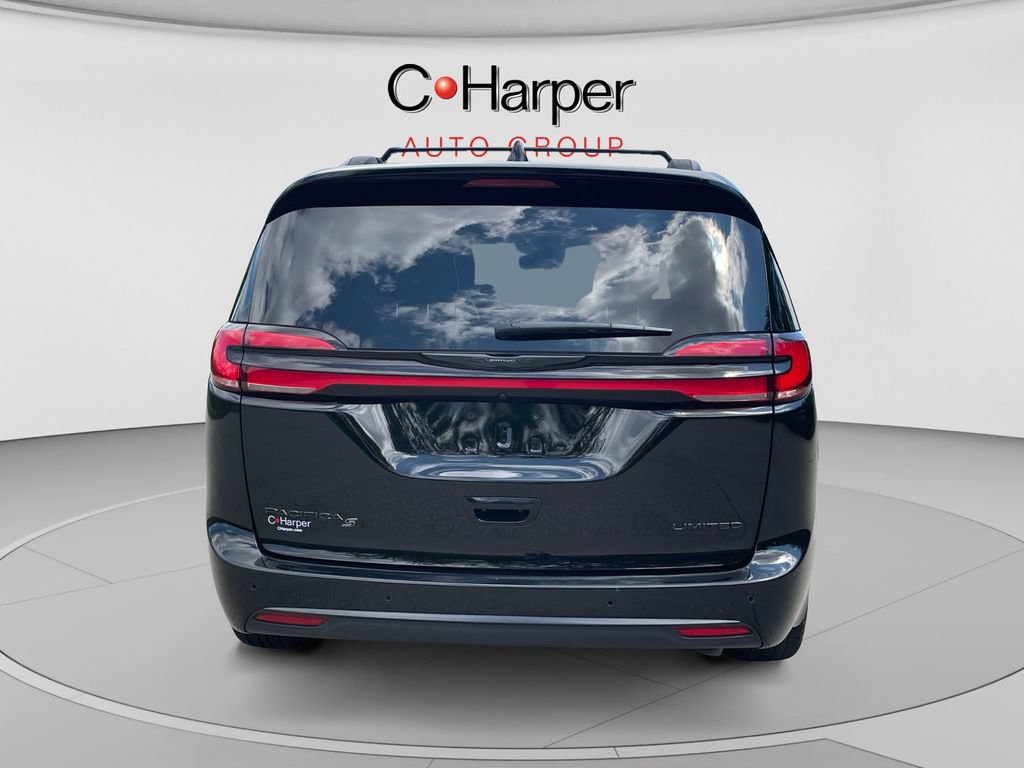 Used 2025 Chrysler Pacifica Limited FWD image 4