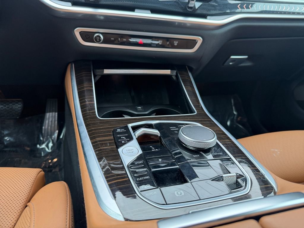 Used 2024 BMW X5 xDrive50e image 11