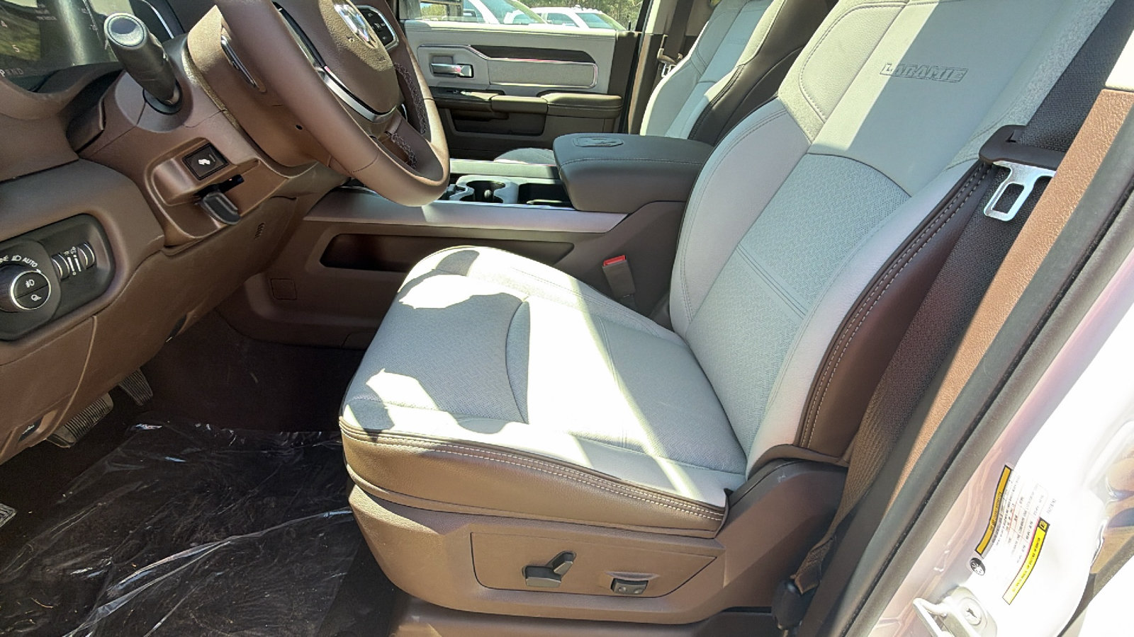 New 2026 RAM 2500 Laramie AWD/4WD image 16