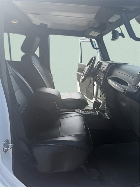 Used 2016 Jeep Wrangler Unlimited Sahara w/ Connectivity Group image 25