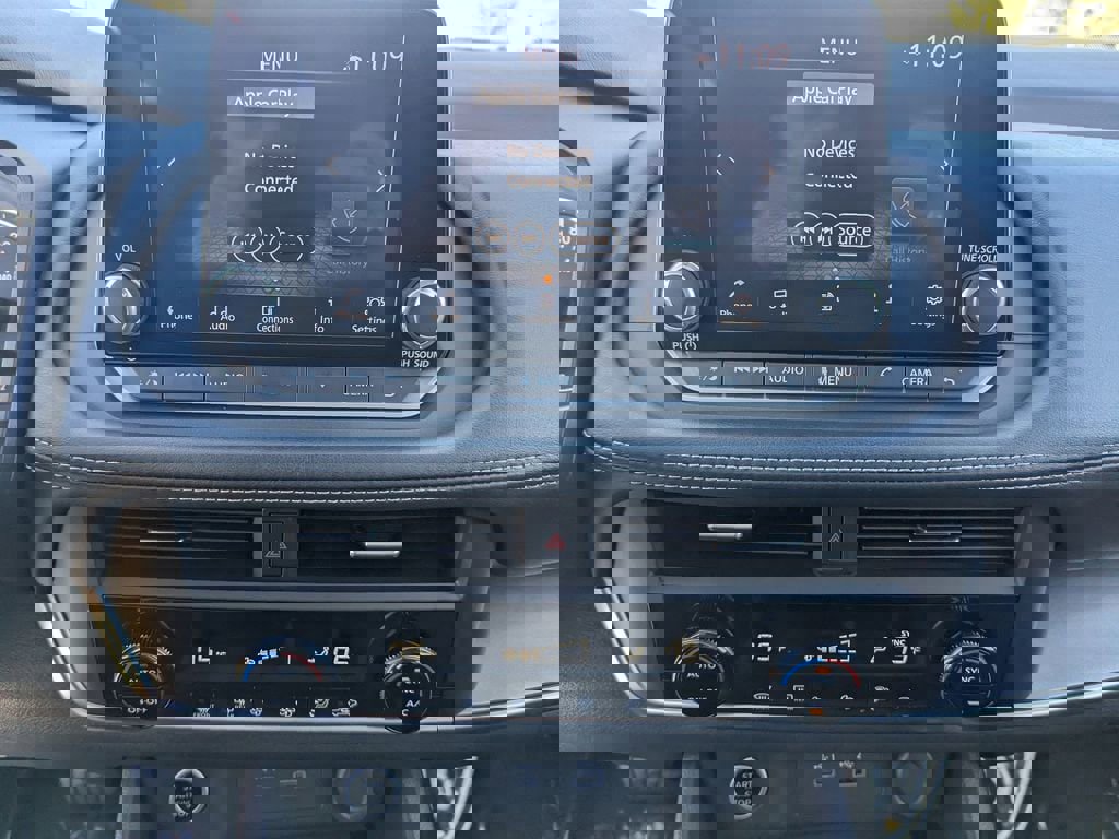 Used 2023 Nissan Rogue SV image 18