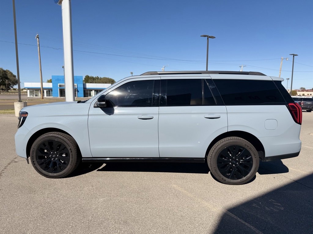 Used 2025 Ford Expedition Platinum w/ Stealth Appearance Package image 13
