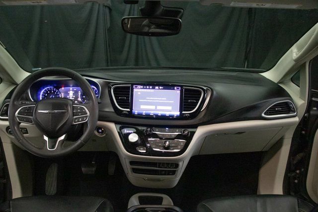 Used 2022 Chrysler Pacifica Touring-L image 23