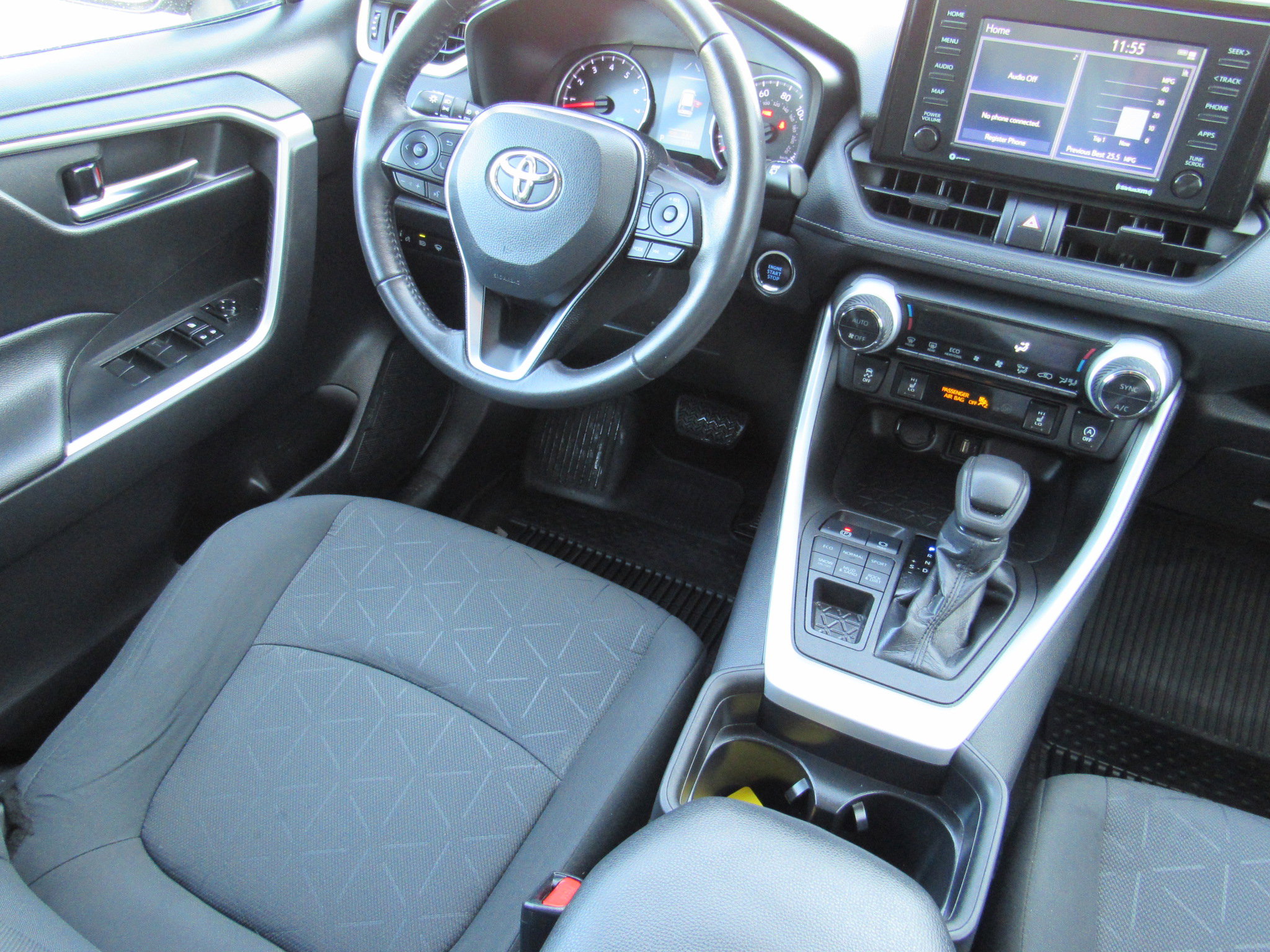 Used 2021 Toyota RAV4 XLE w/ XLE Grade Weather Package image 18