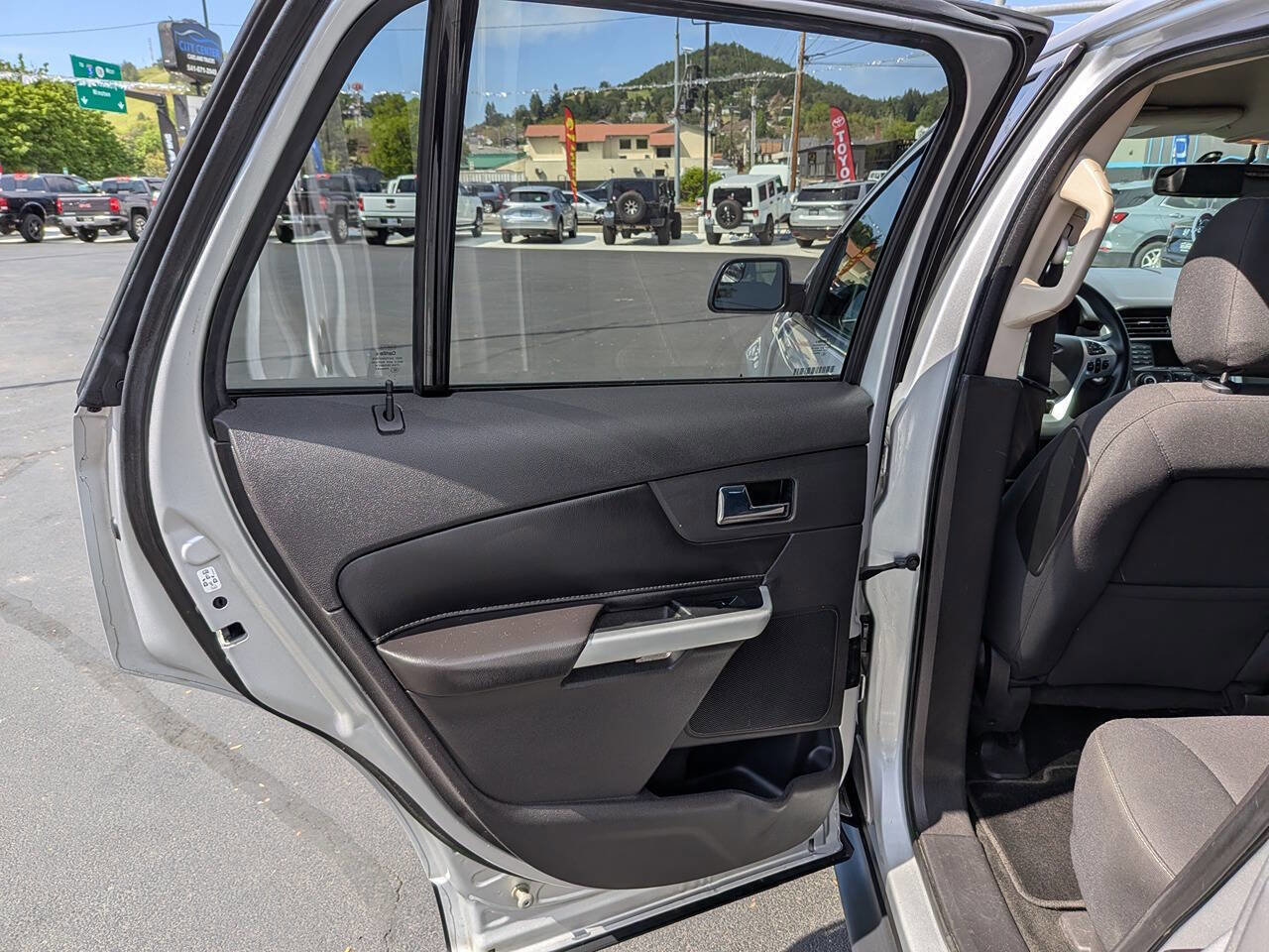 Used 2013 Ford Edge SE FWD image 15