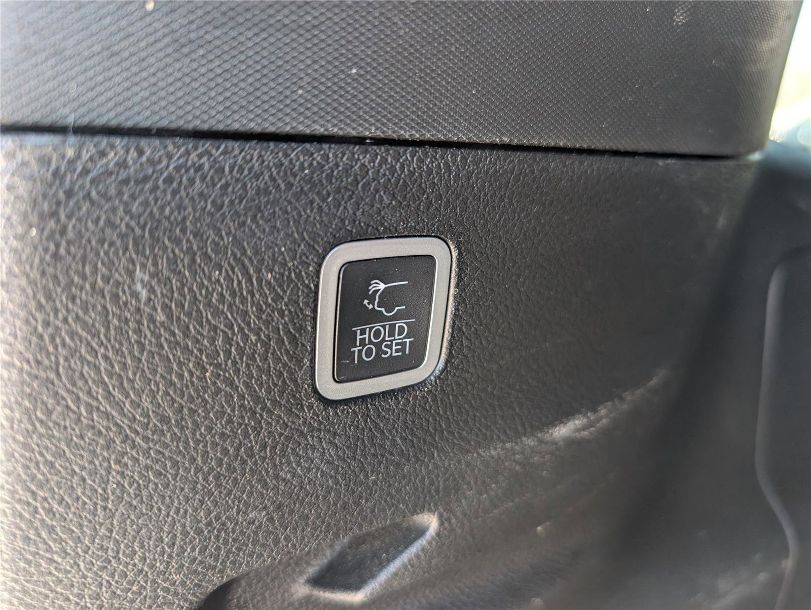 Used 2024 Jeep Wagoneer L Series II w/ Flexible Seating Group image 16