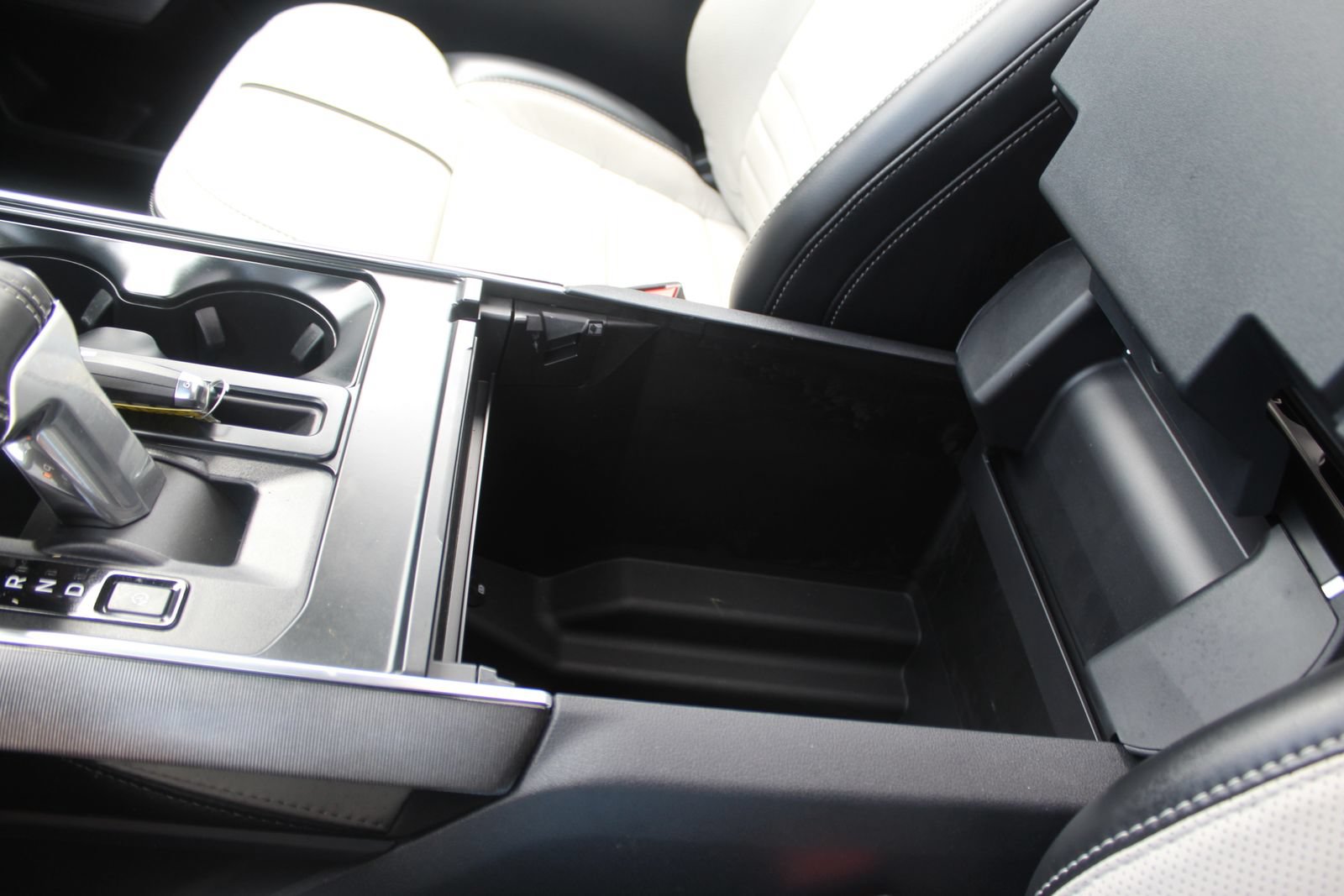 Used 2023 Ford F150 Lightning Platinum AWD/4WD image 39