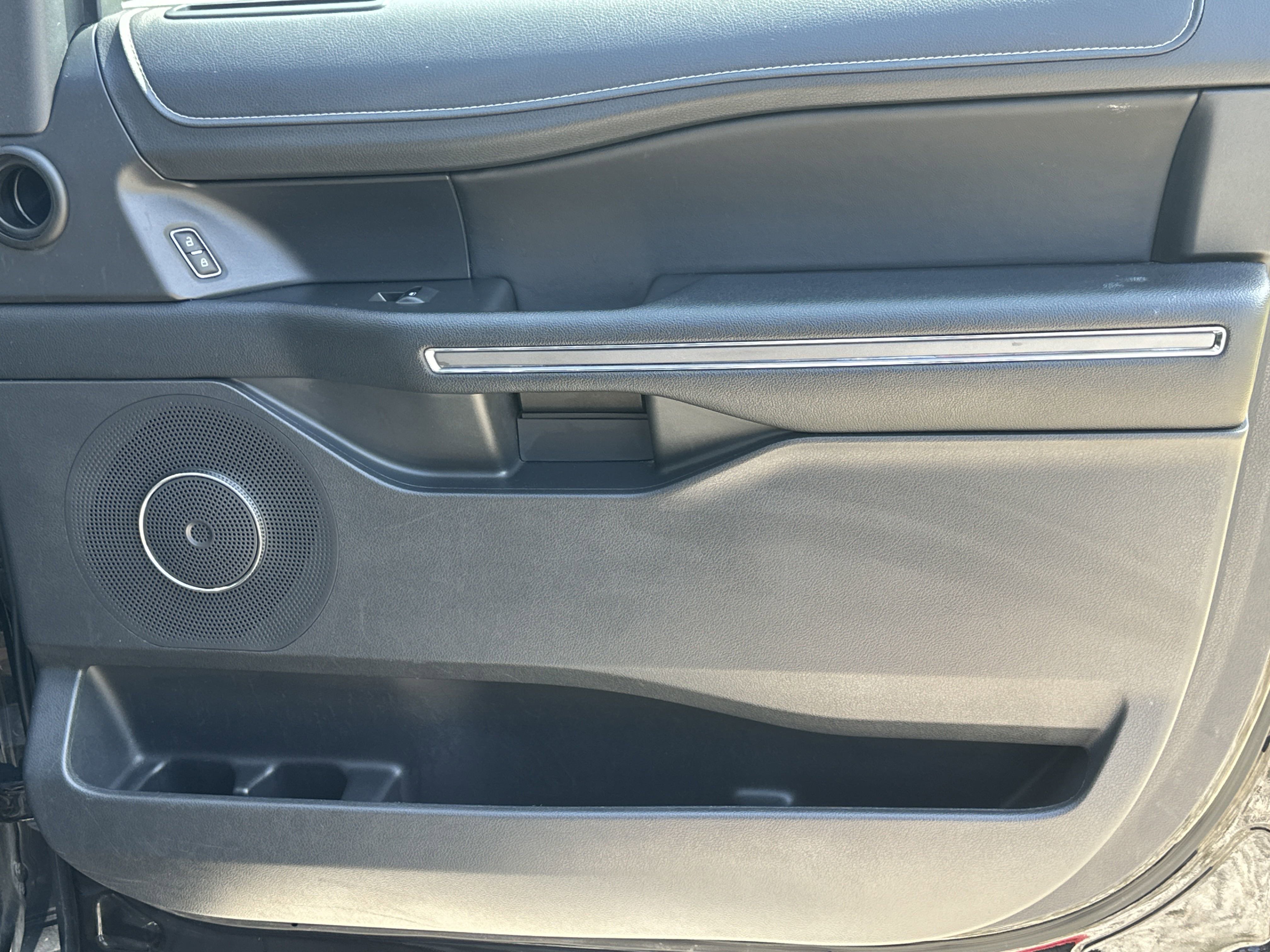 Used 2024 Ford Expedition Max XLT image 14