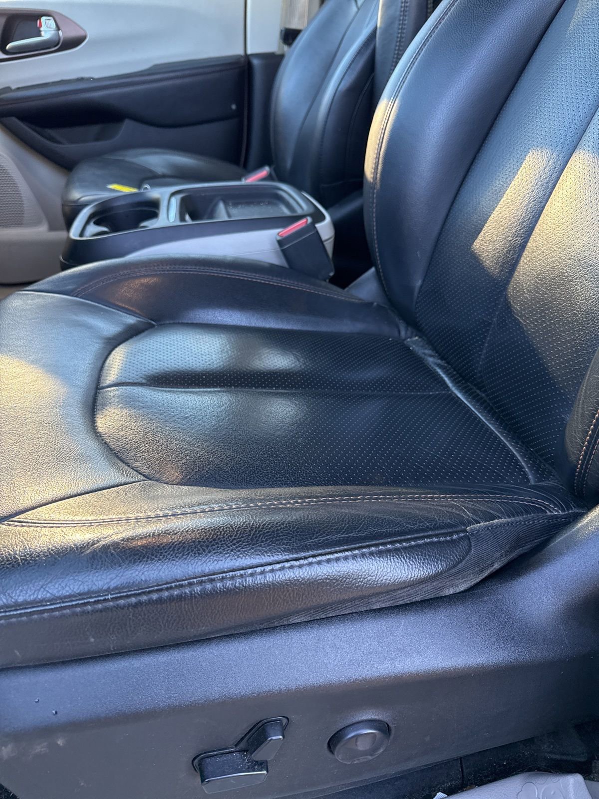 Used 2019 Chrysler Pacifica Touring-L image 19