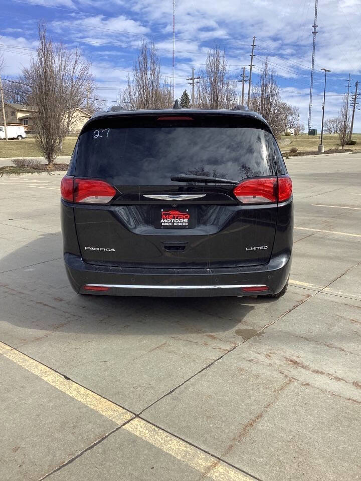 Used 2018 Chrysler Pacifica Limited image 5