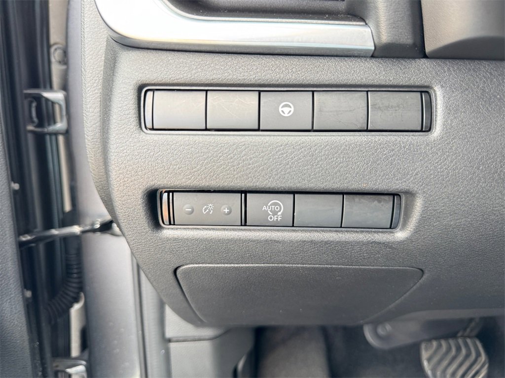 Used 2023 Nissan Rogue SV image 19