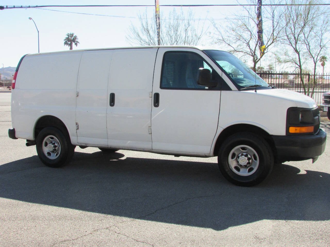 Used 2013 Chevrolet Express 2500 RWD image 3
