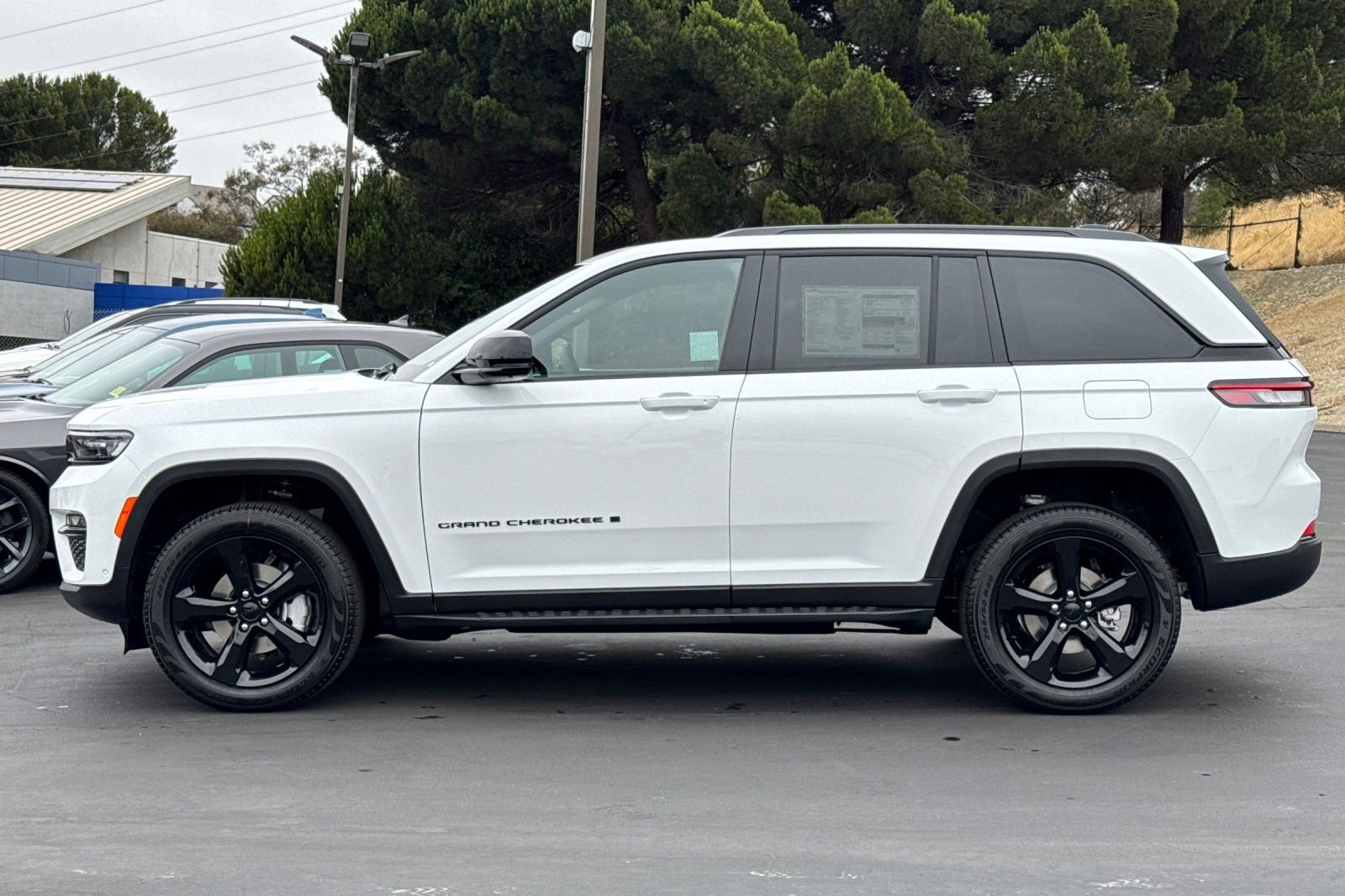 New 2025 Jeep Grand Cherokee Limited w/ Luxury Tech Group II image 8