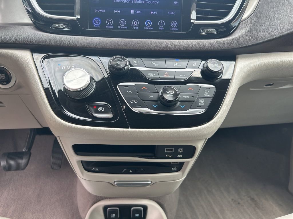 Used 2017 Chrysler Pacifica Touring-L Plus w/ Advanced Safetytec Group FWD image 12