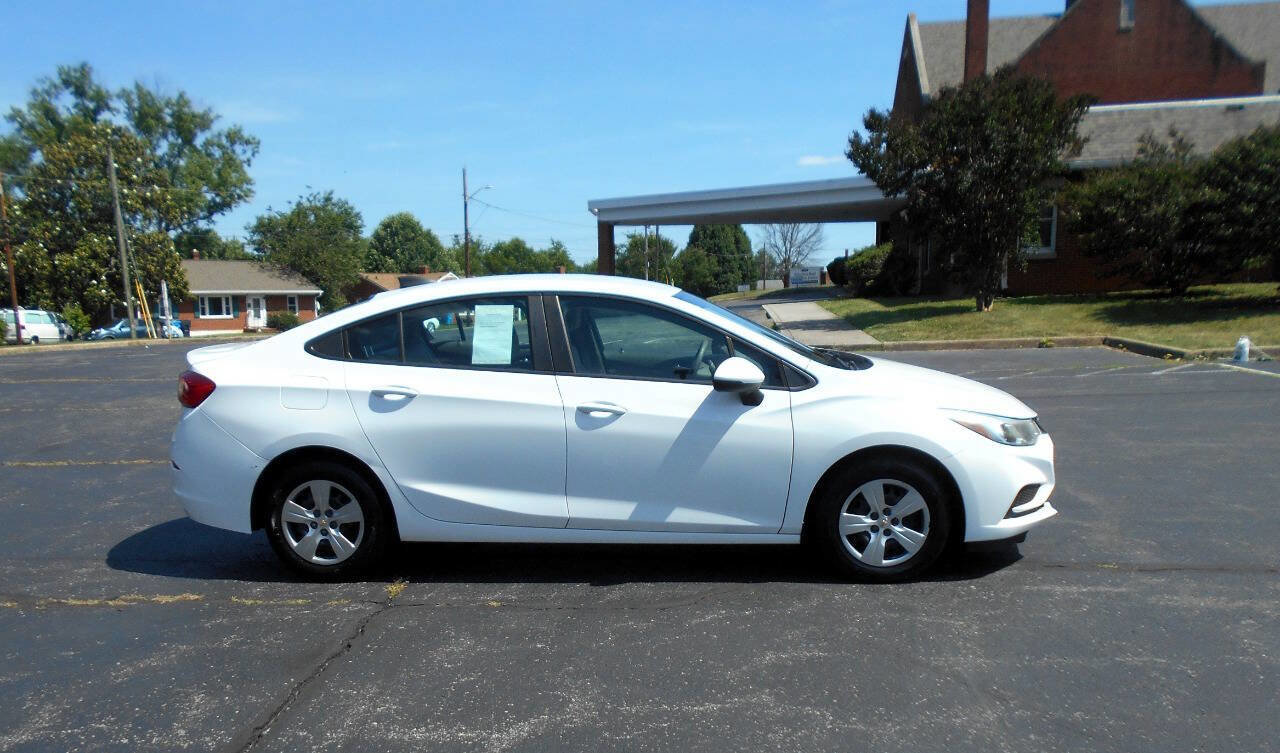 Used 2018 Chevrolet Cruze LS FWD image 4