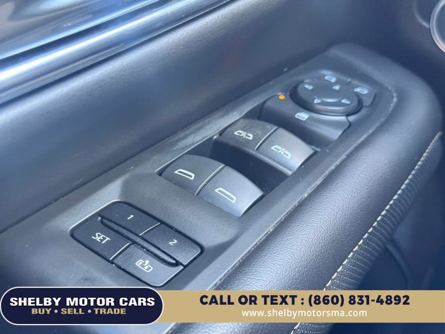 Used 2023 GMC Yukon SLT image 12