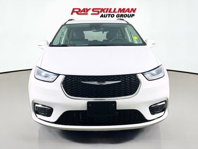 Used 2022 Chrysler Pacifica Touring-L image 2