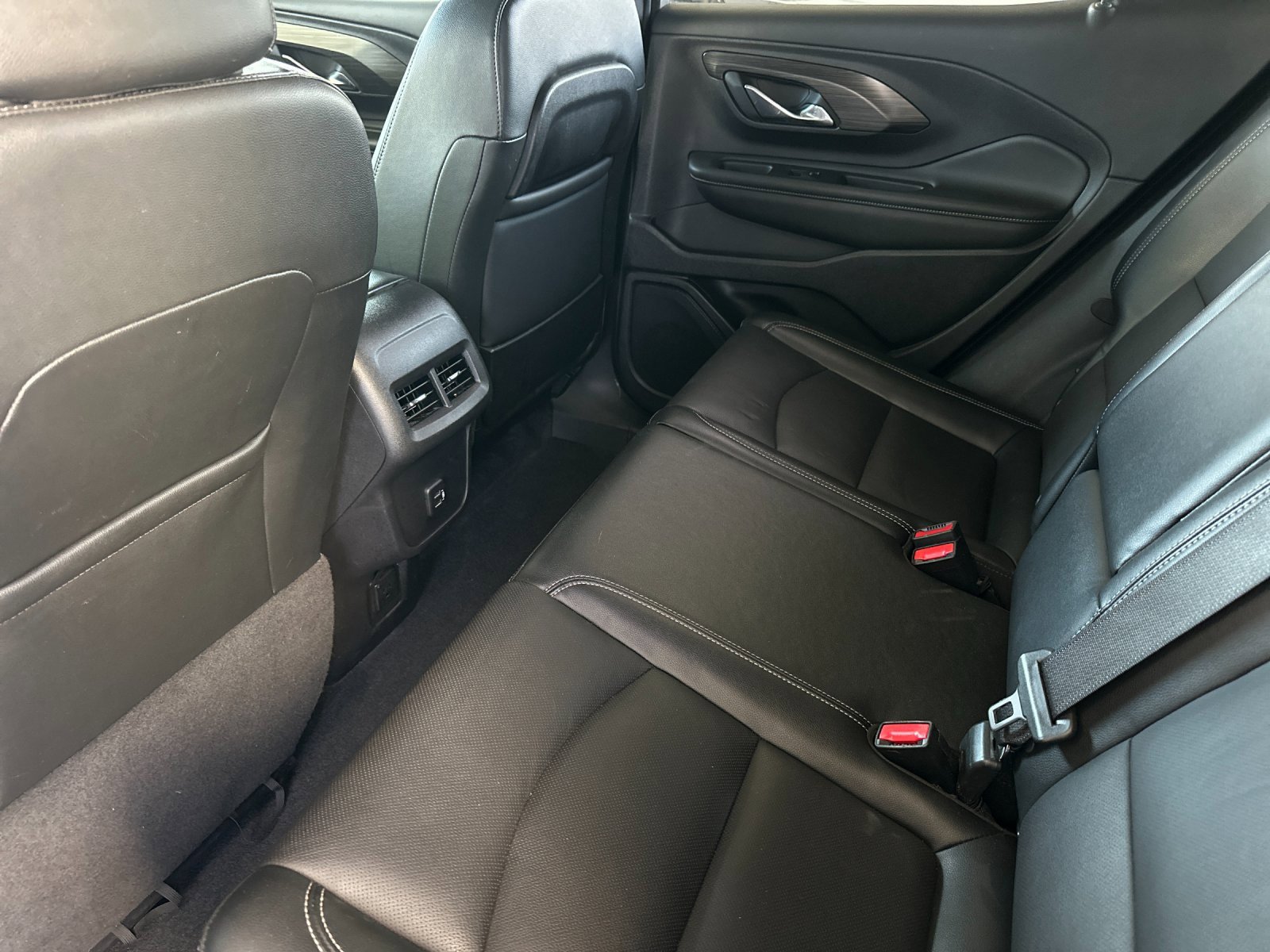 Used 2024 GMC Terrain SLT image 11