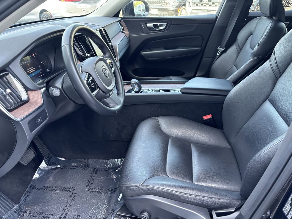 Used 2023 Volvo XC60 B5 Plus AWD/4WD image 13
