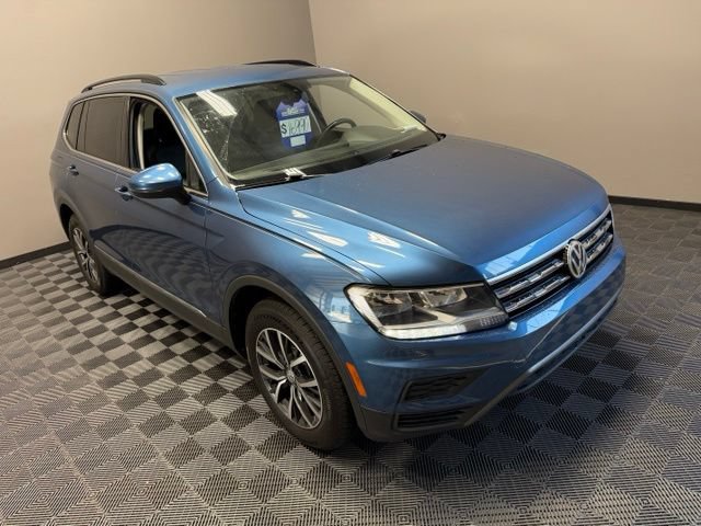 Used 2020 Volkswagen Tiguan SE w/ 3rd Row Seat Package AWD/4WD image 2