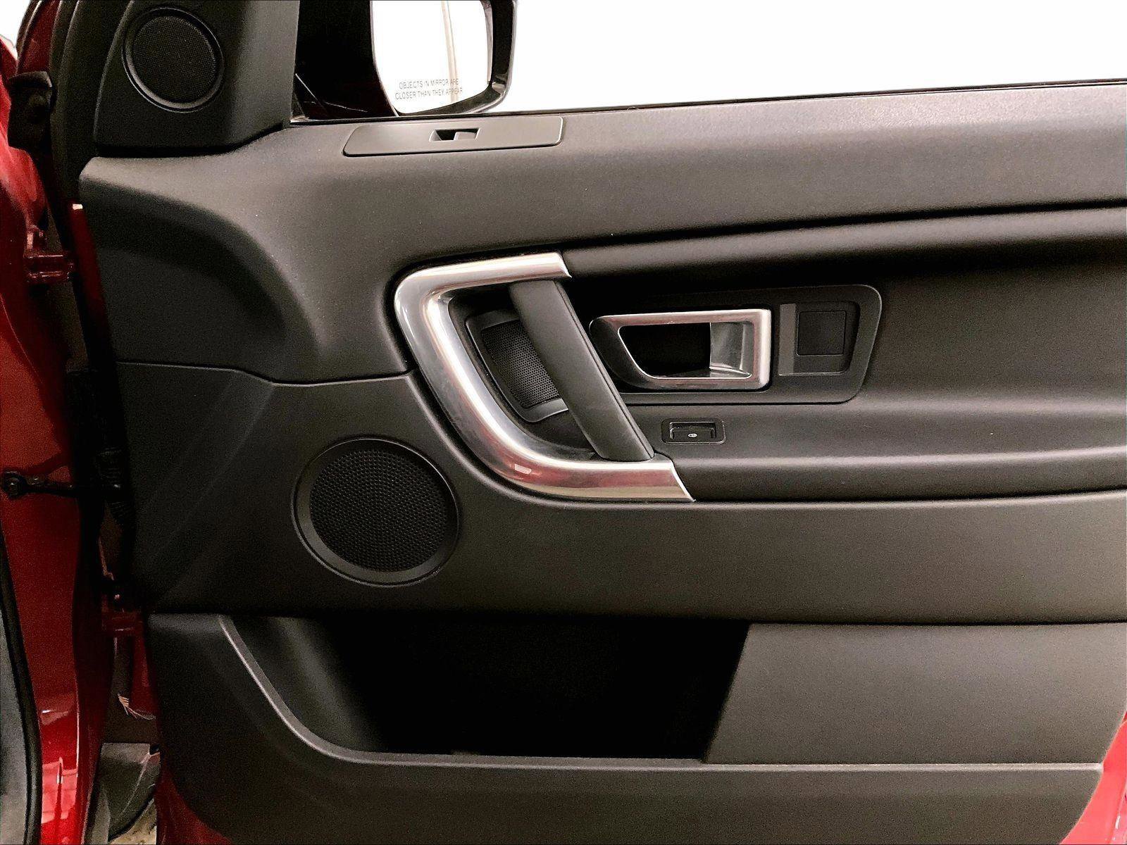 Used 2016 Land Rover Discovery Sport SE image 23