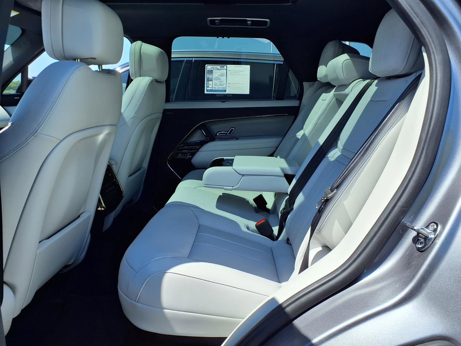 Used 2025 Land Rover Range Rover Sport SE image 12