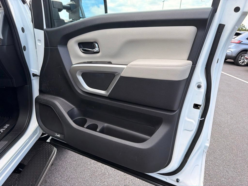 Used 2020 Nissan Titan SL w/ Moonroof Package AWD/4WD image 16