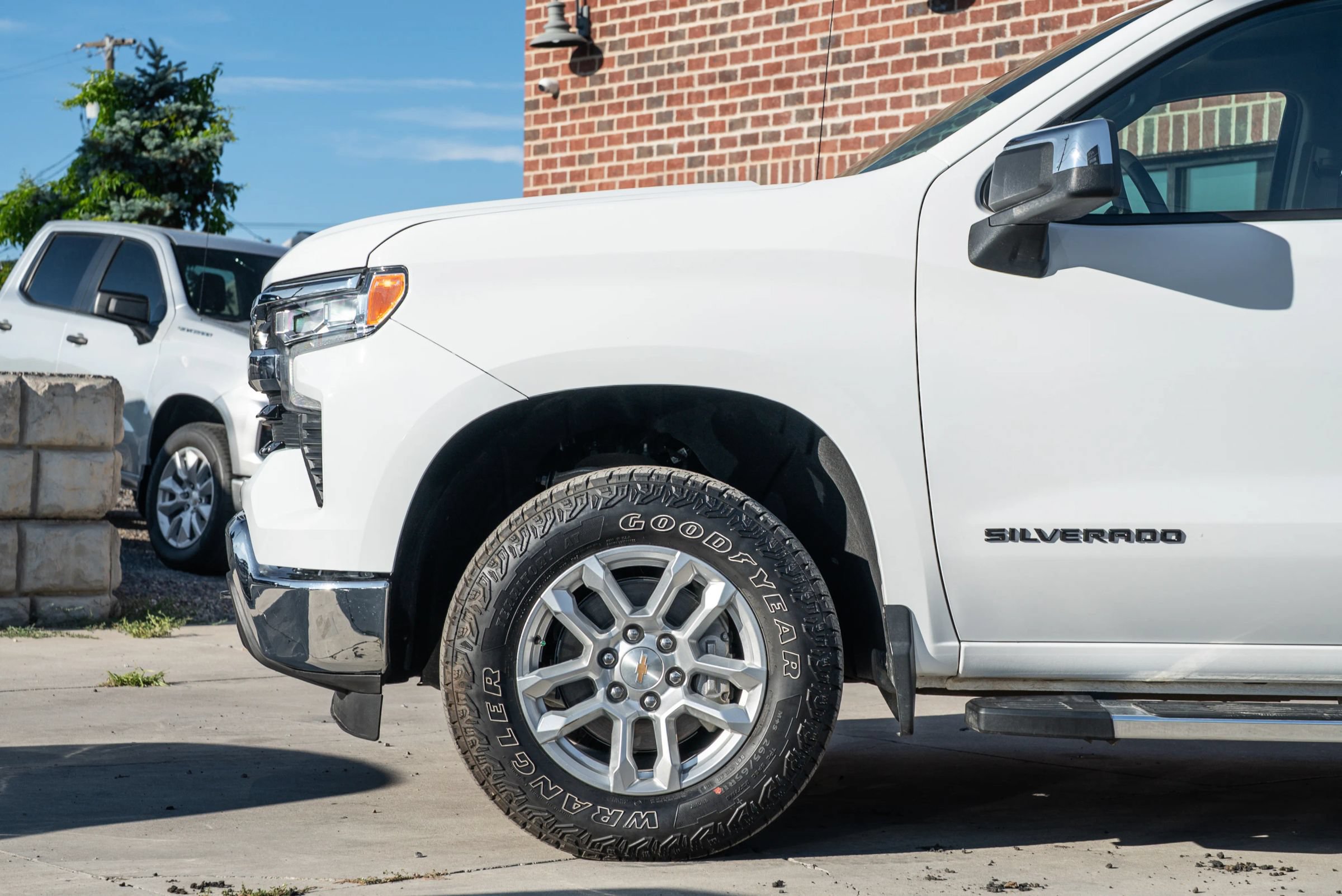 Used 2025 Chevrolet Silverado 1500 LT w/ LPO, Dark Essentials Package AWD/4WD image 3