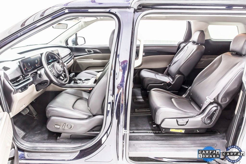 Used 2025 Kia Carnival image 24