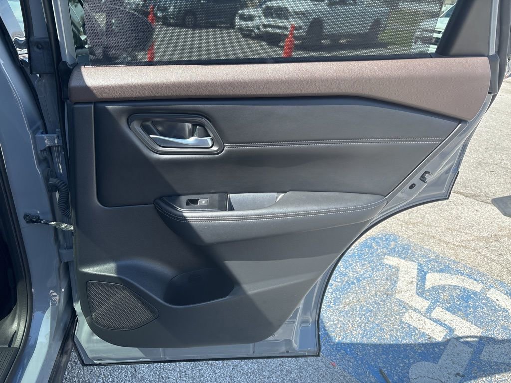 Used 2022 Nissan Rogue SL w/ SL Premium Package image 43