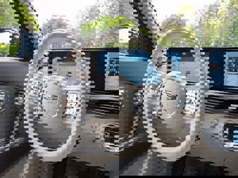 Used 2025 Genesis GV60 RWD image 24