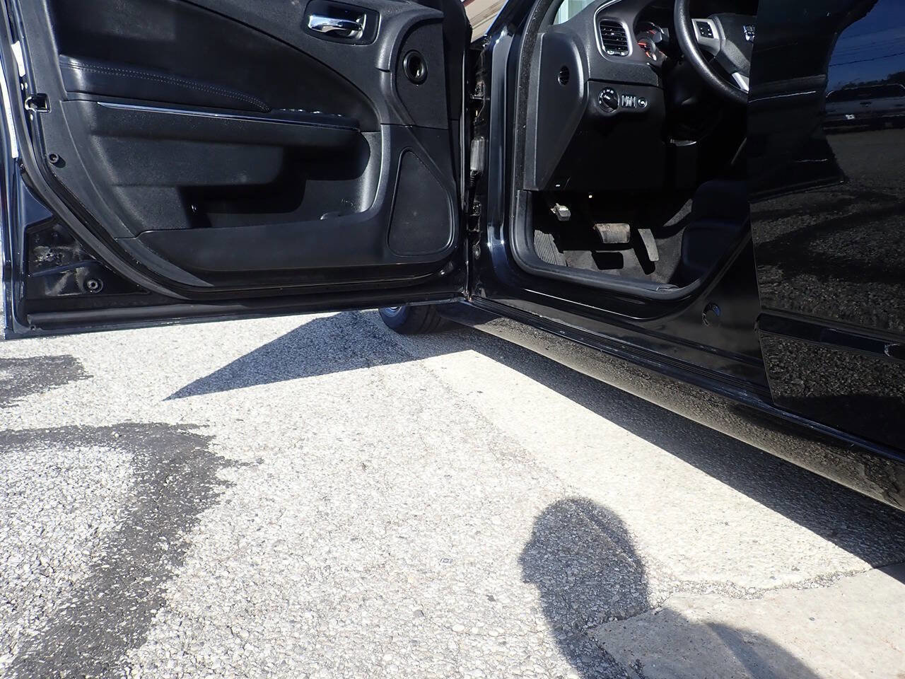 Used 2013 Dodge Charger SE image 9