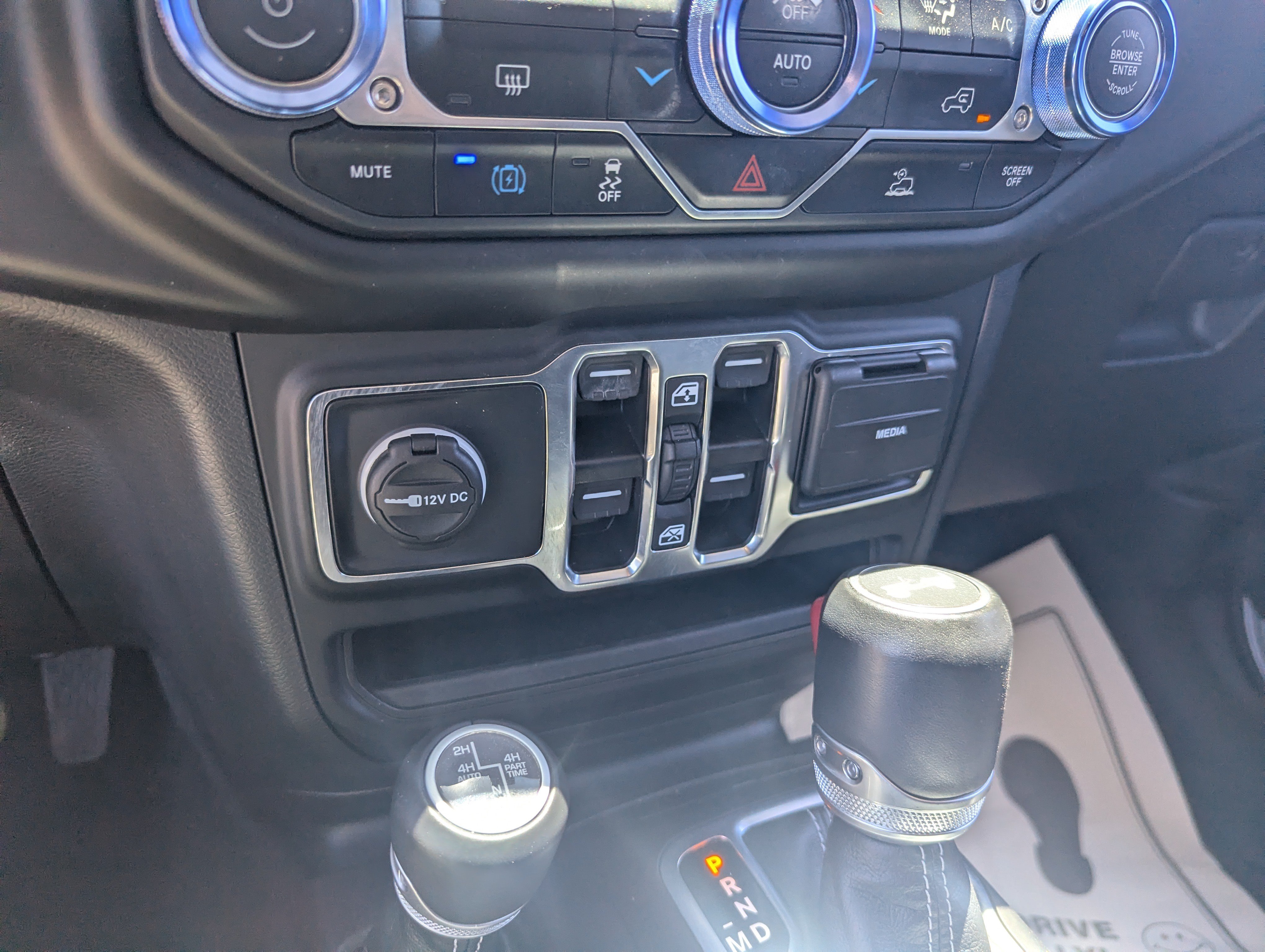 Used 2023 Jeep Wrangler Unlimited Sahara AWD/4WD image 26