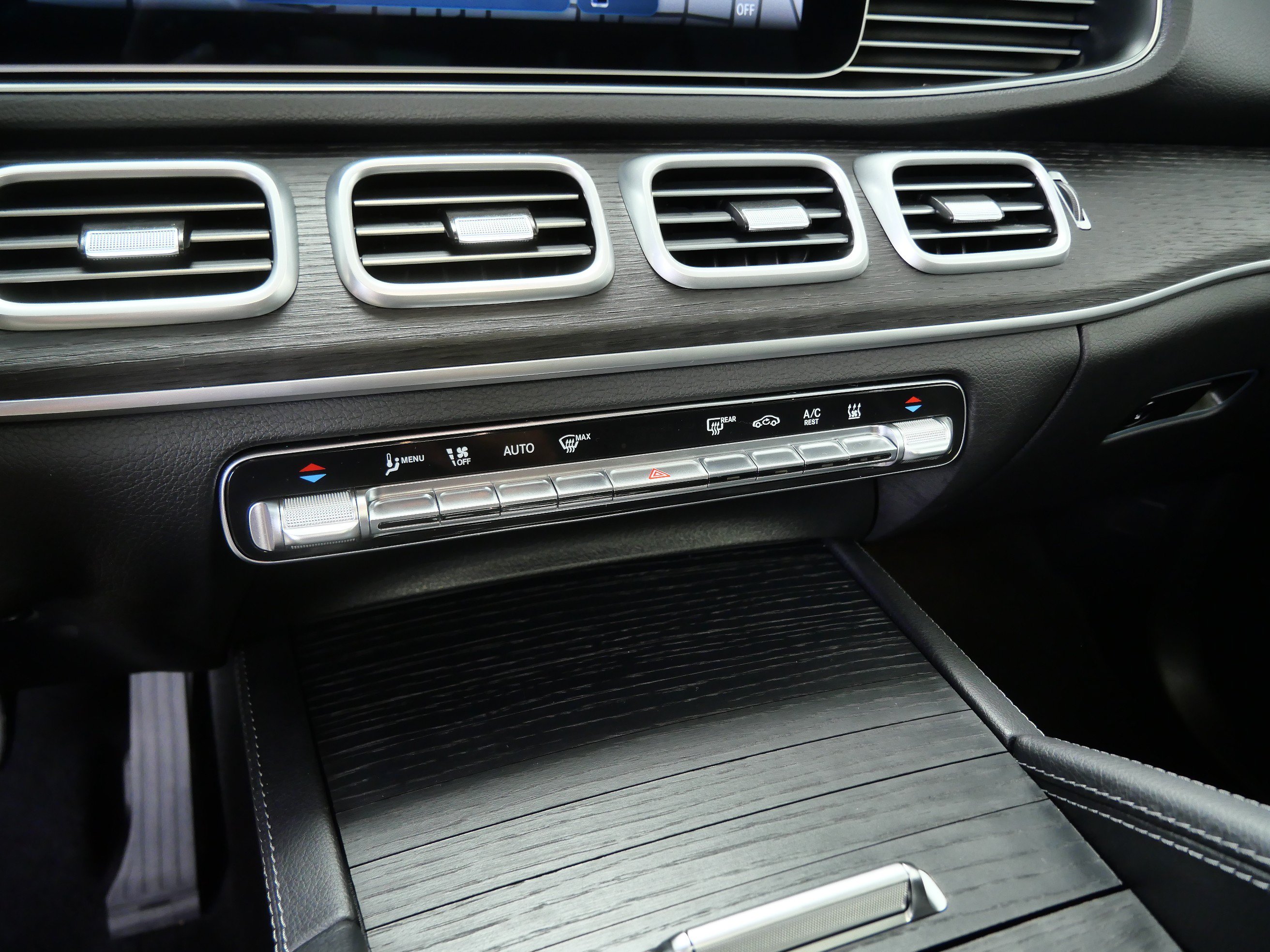 Certified 2025 Mercedes-Benz GLE 450e 4MATIC w/ AMG Line Exterior image 22