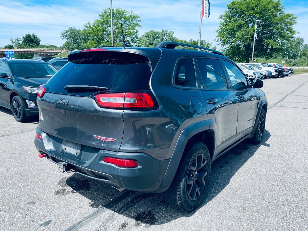 Used 2018 Jeep Cherokee Trailhawk w/ Cold Weather Group AWD/4WD image 6