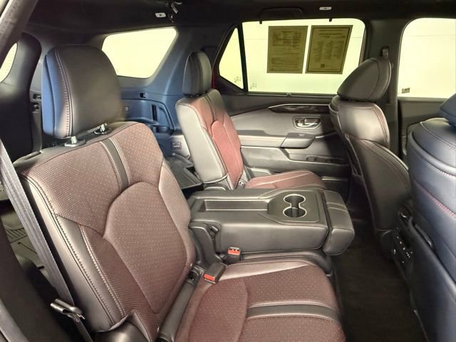 Used 2025 Honda Pilot Black Edition image 45