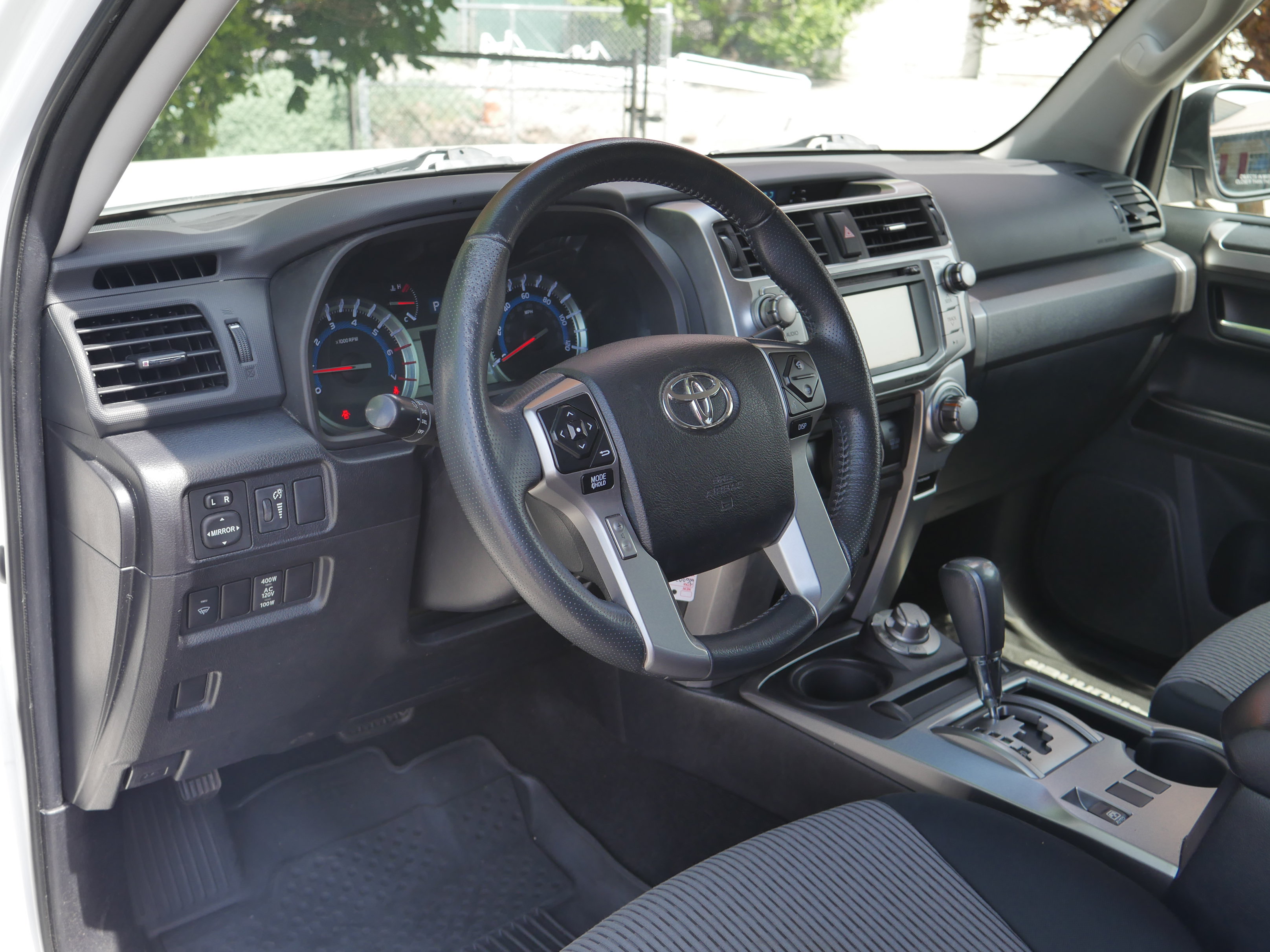 Used 2016 Toyota 4Runner SR5 AWD/4WD image 4