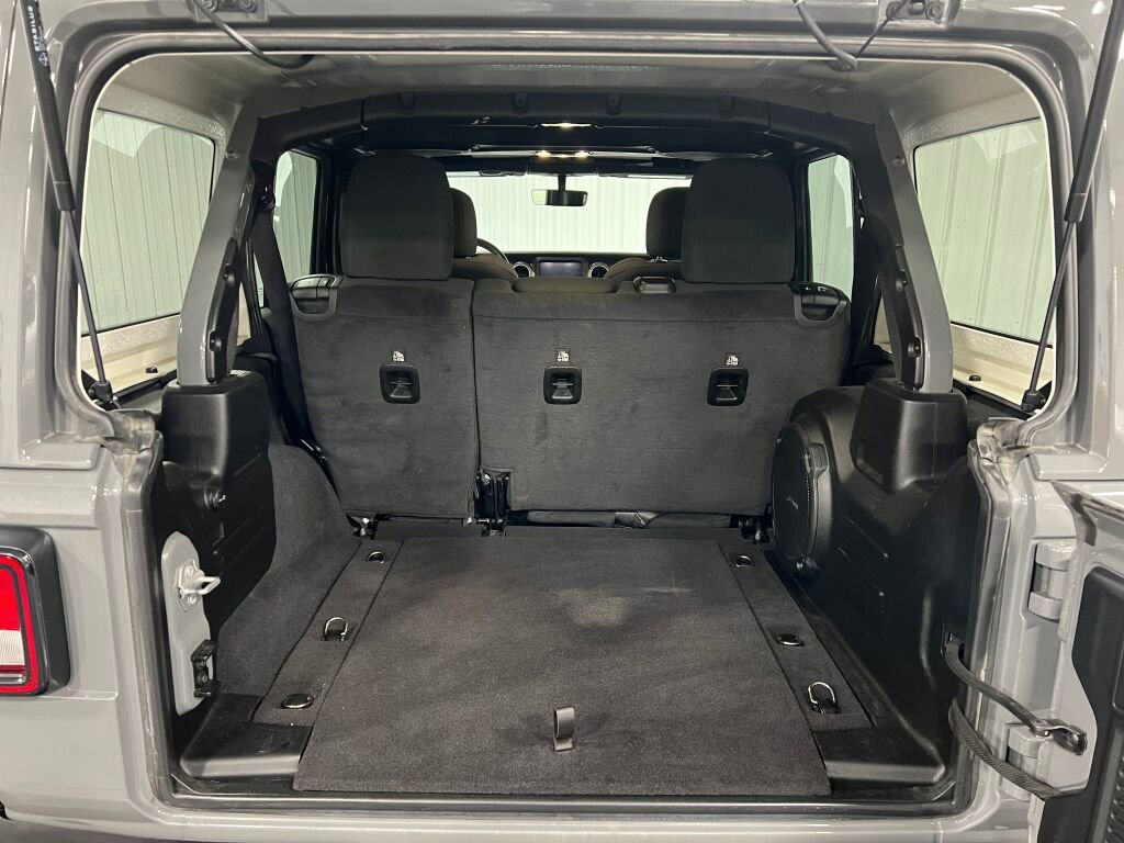 Used 2023 Jeep Wrangler Sahara image 7