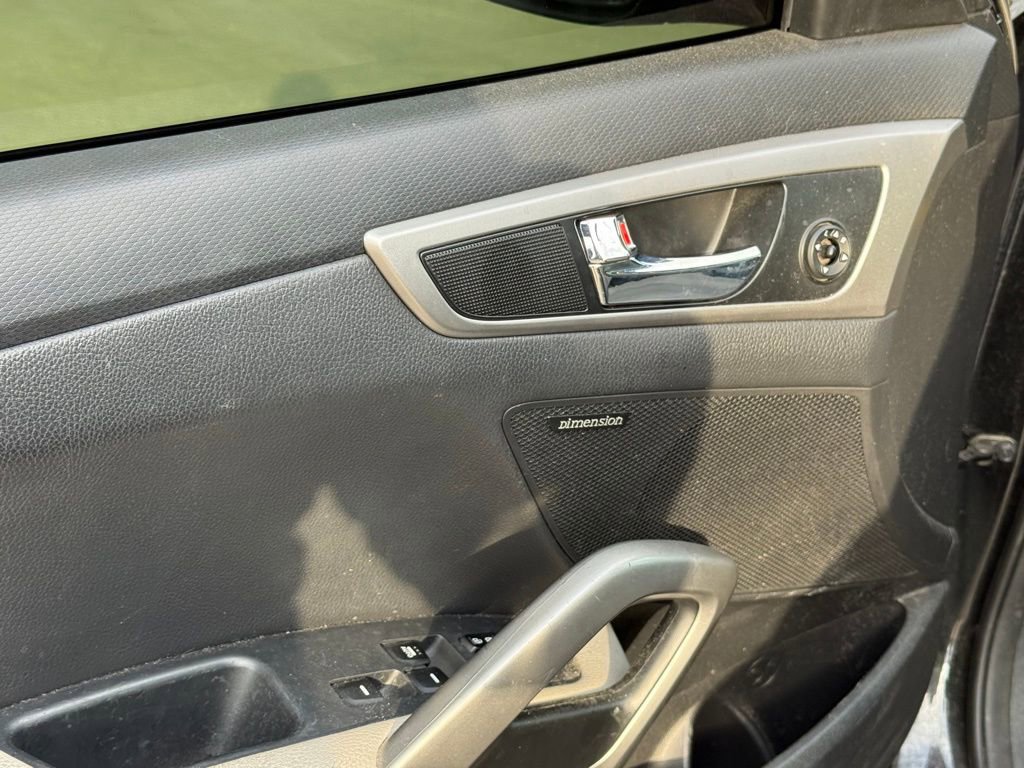 Used 2013 Hyundai Veloster w/ Style Pkg image 11